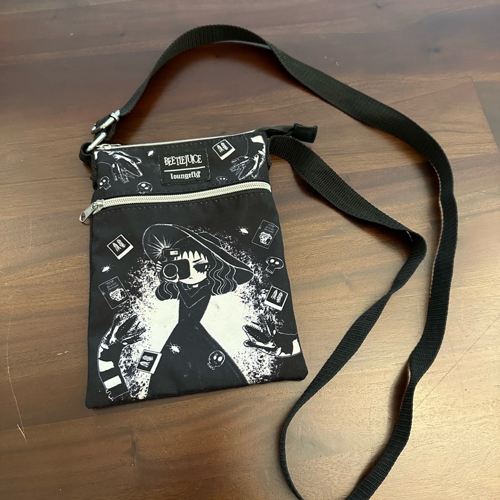RARE Loungefly Beetlejuice Lydia Passport Crossbody Bag - Picture 3 of 6